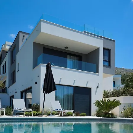Stunning - 5 Bedrooms - Sei - Amazing Sea & City Views Villa